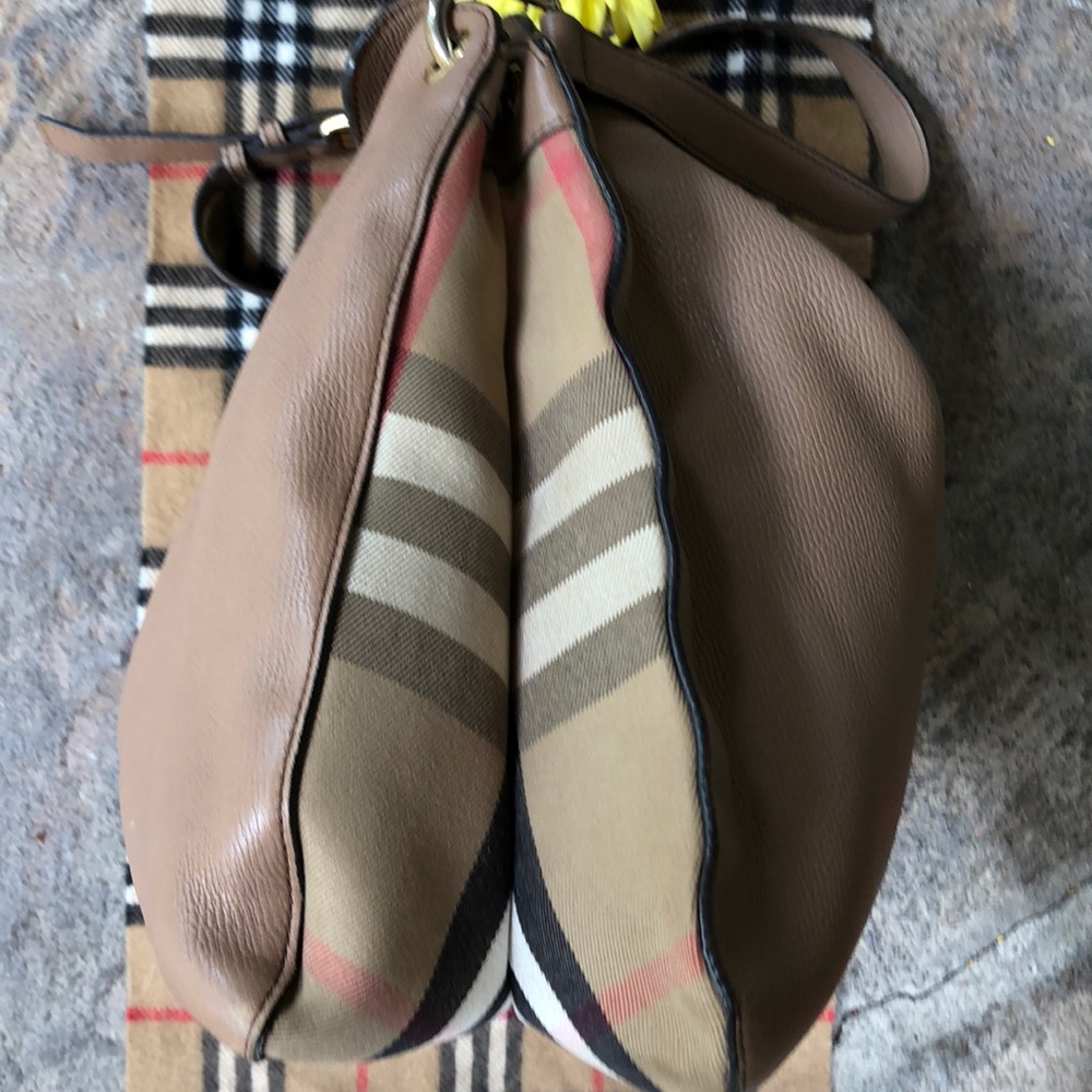 πΊ BURBERRY Cornwall Derby Dk. Sand Leather Purse! - Picture 14 of 16